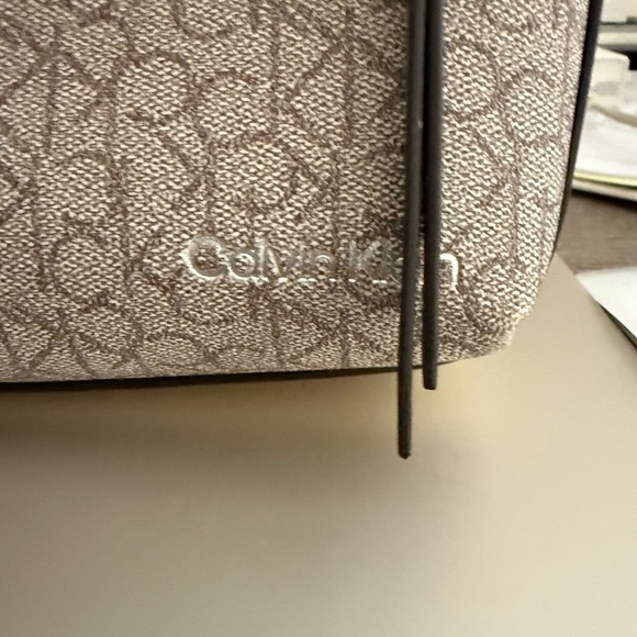 New Calvin Klein Olive Green and Beige Signature Bag - Picture 3 of 8